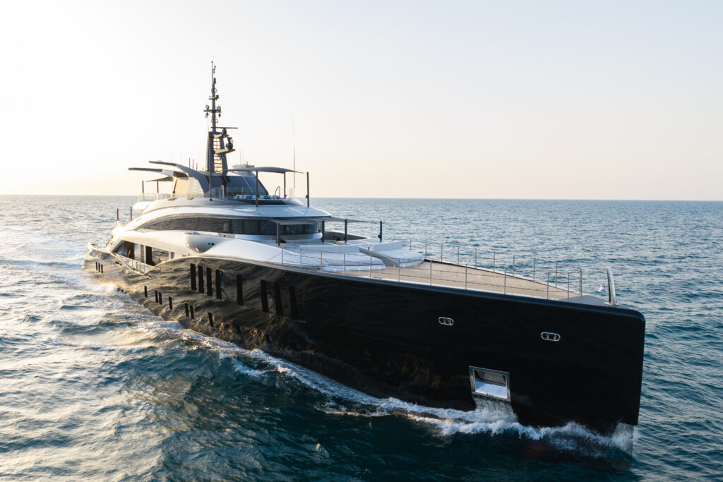 ISA YACHTS CONSEGNA LA NUOVA AMMIRAGLIA GRAN TURISMO 67m M/Y SEA RAIDER X 